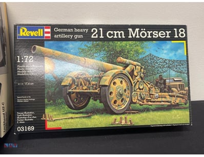 VINTAGE PLASTIC SCALE MODEL AIRCRAFT AND MILITARY ...
