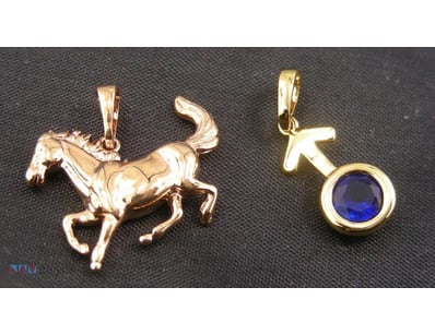 GOLD COLOUR PENDANTS       

 


 

 

Condition: ...