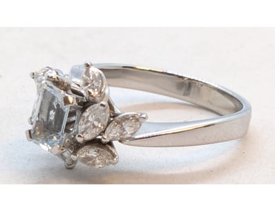 18CT WHITE GOLD EMERALD CUT RING

Gem Carat: 0.5...