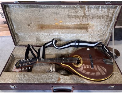 Gadgets, Music & Pastimes (A998) - Lot 25