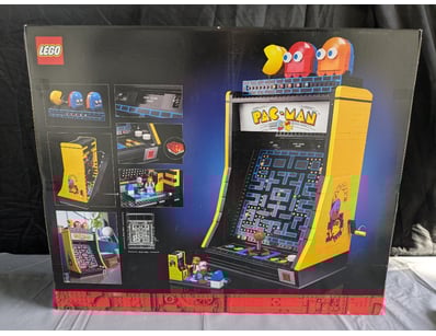 **UNRESERVED** LIFETIME COLLECTION OF LEGO PART... - Lot 116