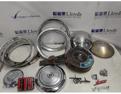 COLLECTION OF CLASSIC AUSTRALIAN MOTOR VEHICLE BAD...
