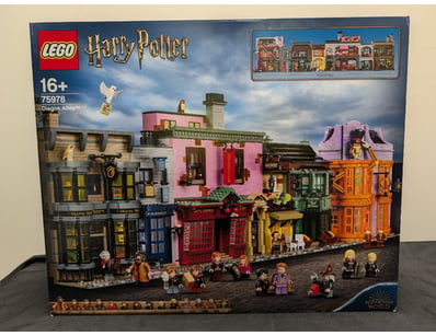 LEGO HARRY POTTER DIAGON ALLEY SET 75978

Lego H...