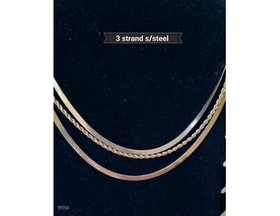 GOLD STAINLESS STEEL 3 STRAND NECKLACE         

C...