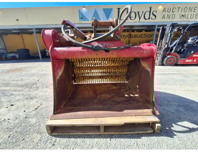 Machinery, Trucks & Attachments - Lot 7