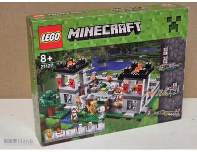 LEGO MINECRAFT THE FORTRESS SET 21127

Complete Le...
