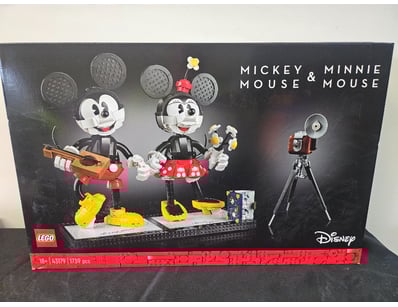 **UNRESERVED** LIFETIME COLLECTION OF LEGO PART... - Lot 764