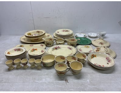 Comprehensive Royal Doulton "Orchids" dinnerware s...