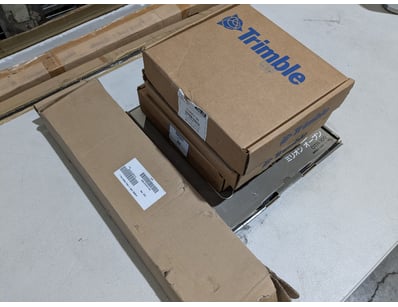 UNRESERVED Trimble Equipment & Accessories Wareh... - Lot 19