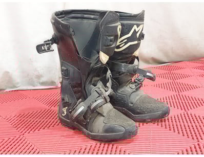 MOTORBIKES • GO-KARTS •  APPAREL - Lot 255