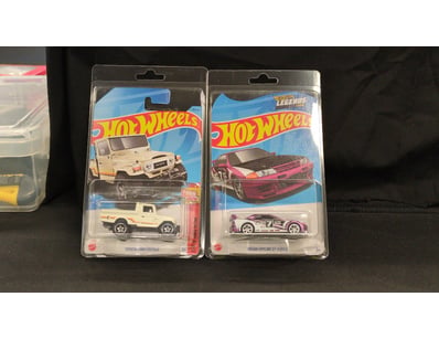 HOT WHEELS DIECAST VEHICLE COLLECTION - TOYOTA LAN...