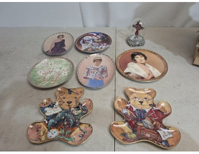 COLLECTION OF COMMEMORATIVE DECORATIVE PLATES

C...