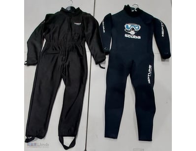 Lot of 2 scuba diving wetsuits in black neoprene. ...