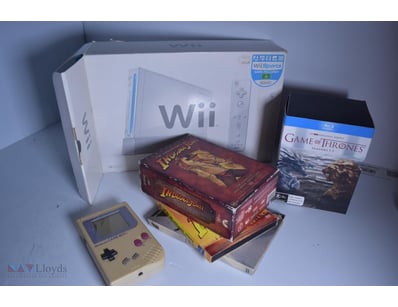 Entertainment Bundle, Includes Nintendo Wii In Box...