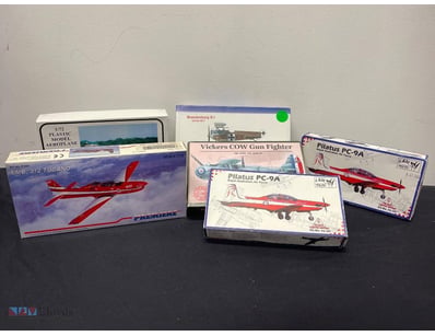 COLLECTION OF 6 VINTAGE AIRCRAFT MODEL KITS -

Pot...