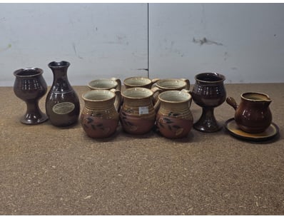 Pottery, Bendigo pottery including pottery cups an...