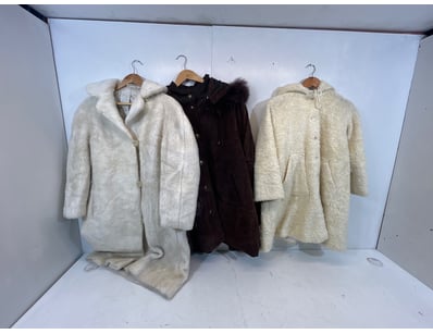 Entire Vintage Clothing Store Liquidation (ON11... - Lot 195