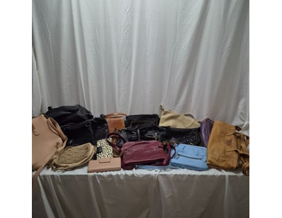 Designer Vault (A983) - Lot 7251