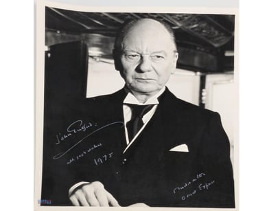 SIGNED PHOTOGRAPH OF JOHN GIELGUD WITH CERTIFICATE...