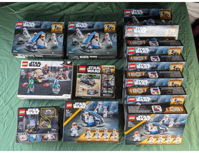 **UNRESERVED** LIFETIME COLLECTION OF LEGO PART... - Lot 348