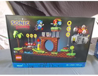 **UNRESERVED** LIFETIME COLLECTION OF LEGO PART... - Lot 147