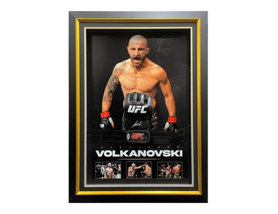 Iconic Memorabilia (A978) - Lot 124