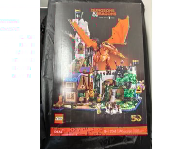 **UNRESERVED** COOKIE'S LIFETIME COLLECTION OF ... - Lot 962