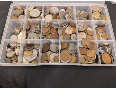 3KG MIXED WORLD CURRENCY IN CONTAINER

584619+8...