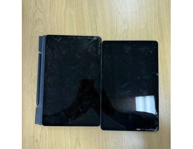 Lot comprising two Samsung tablets with visible da...