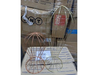 Box of Wire Head, Qty to box 

Sold as lot

