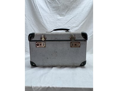 PROJECTOR, NORIS TRUMF 150 WITH CASE.

Item Size...