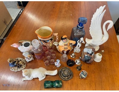 Assorted lot of Glassware and homeware ornaments ...