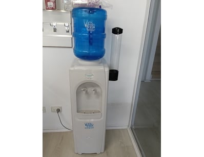 Dyson, Apple & Other Major Brand Reseller Liquid... - Lot 20