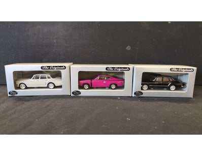 3X TRAX THE ORIGINALS MODEL CARS

Item Size: Hei...