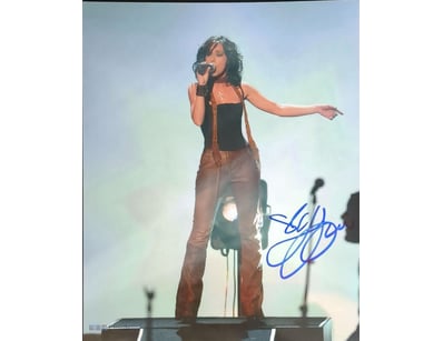 PHOTOGRAPH OF JENNIFER LOVE-HEWITT, SIGNED

Includ...