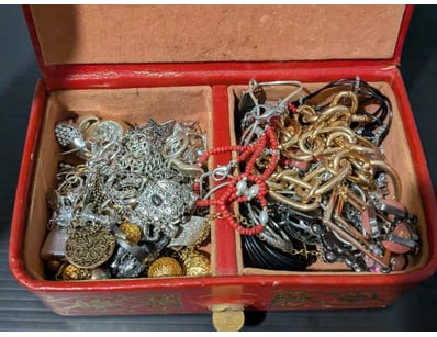 The Curio Collection (A983) - Lot 1041