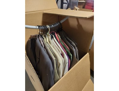 Bulk lot of approximately 15-20 assorted garments ...