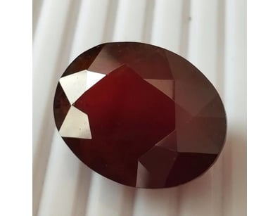 6.64 CARAT RED OVAL SHAPE RUBY        

Condition:...