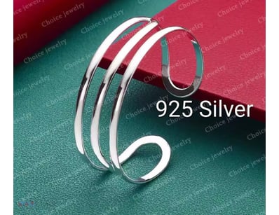 925 SILVER CUFF BANGLE         

Condition: Good -...