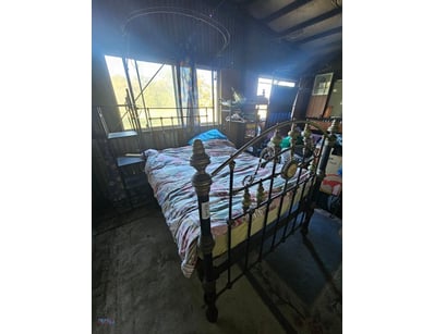 Antique/Vintage Victorian Style Metal Bed Frame wi...