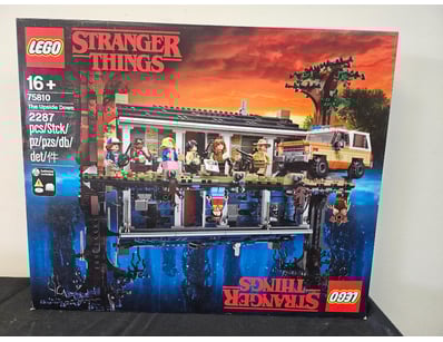 **UNRESERVED** LIFETIME COLLECTION OF LEGO PART... - Lot 759