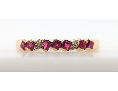 9CT YELLOW GOLD CREATED RUBY AND DIAMOND RING

...