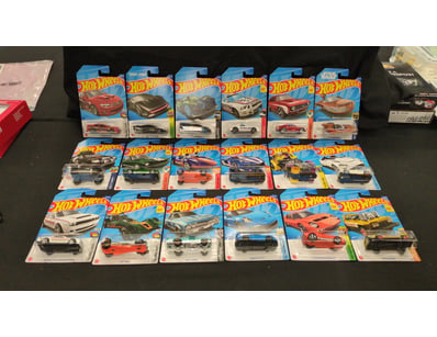 18X ASSORTED HOT WHEELS CARS INCLUDING LAMBORGHINI...