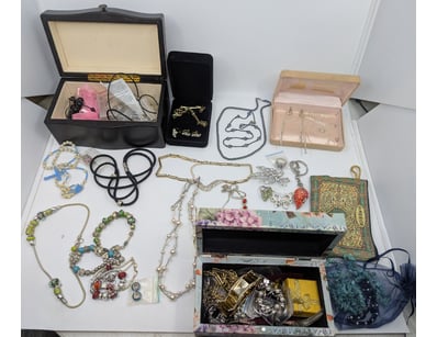 The Curio Collection (A985) - Lot 1201