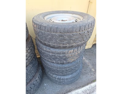 Set of 4 Navara NP300 4x4 Tires

