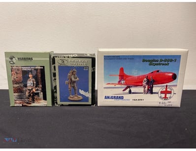 VINTAGE MILITARY MODEL COLLECTION - WARRIORS, ROYA...