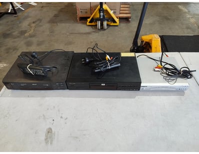 Assorted lot of video and dvd players, including A...