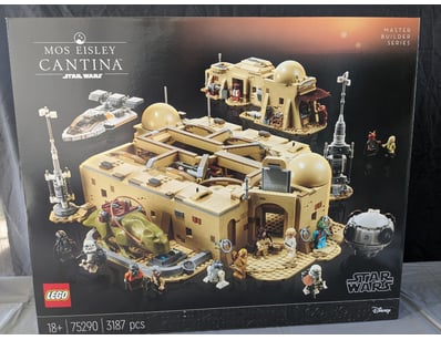 **UNRESERVED** LIFETIME COLLECTION OF LEGO PART... - Lot 111