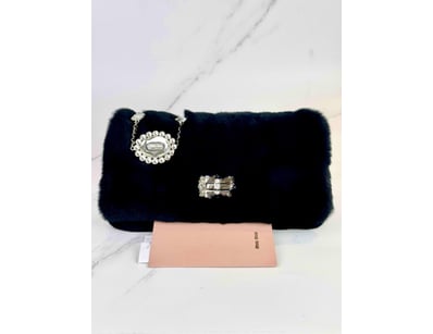 Designer Vault (A979) - Lot 6825