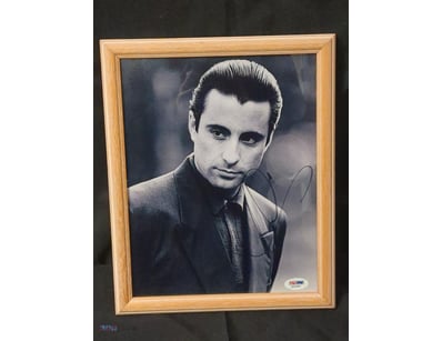 THIS FRAMED, SIGNED PHOTOGRAPH FEATURES ACTOR ANDY...